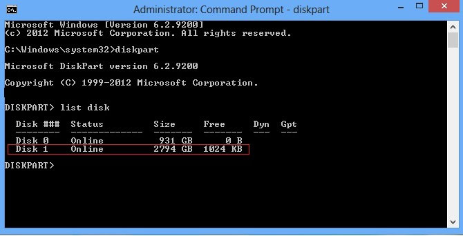 "Shows the command prompt window and displays all detected disks. Disk 1 is squared off. "